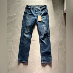Lucky brand women’s 8/29 regular mid rise sweet straight stretch denim jeans.NWT